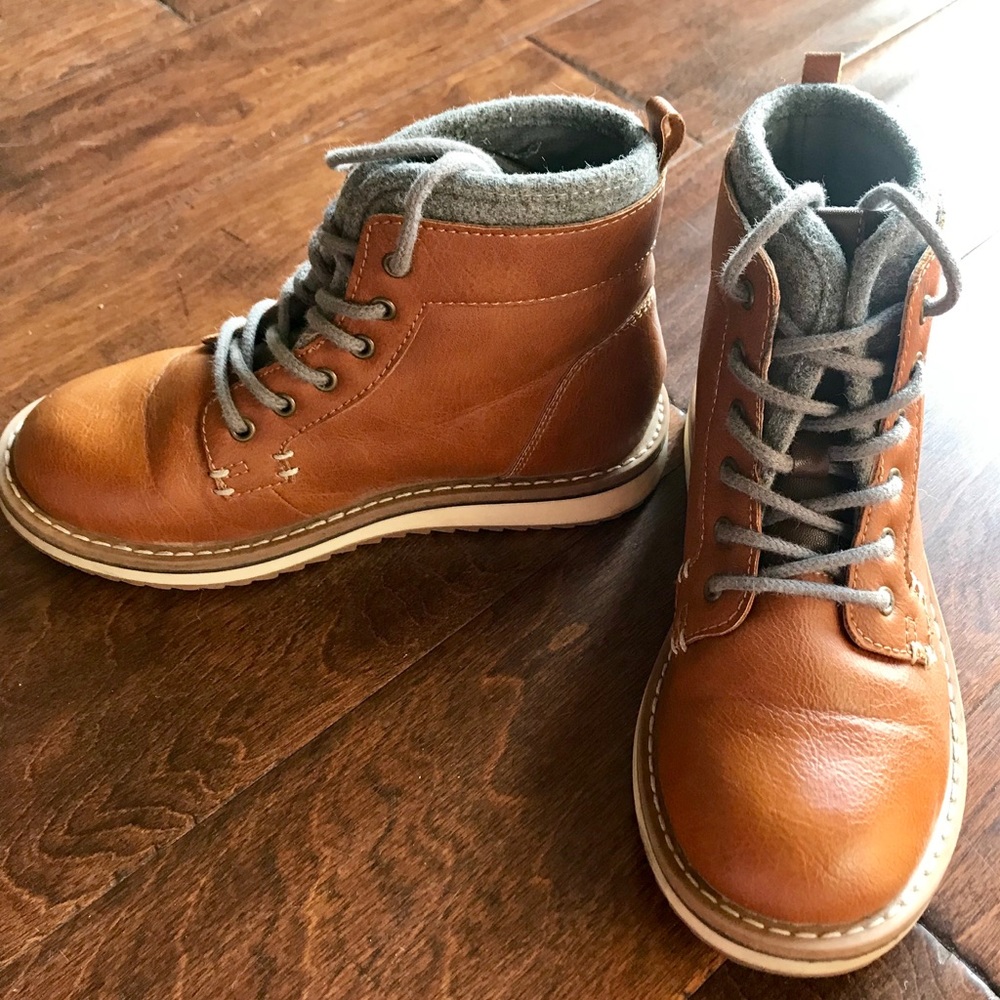 Boys lace up boots